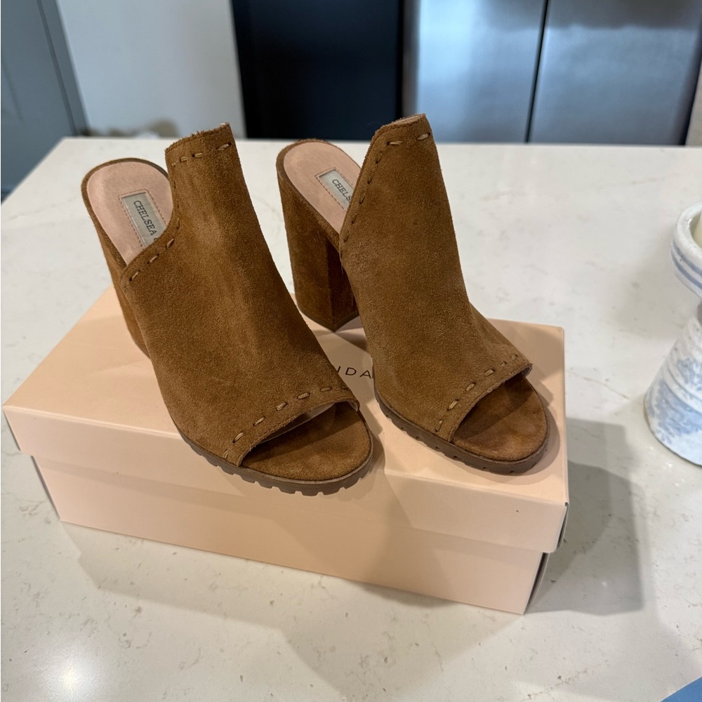 Chelsea and Violet brown suede women’s Mules size 6